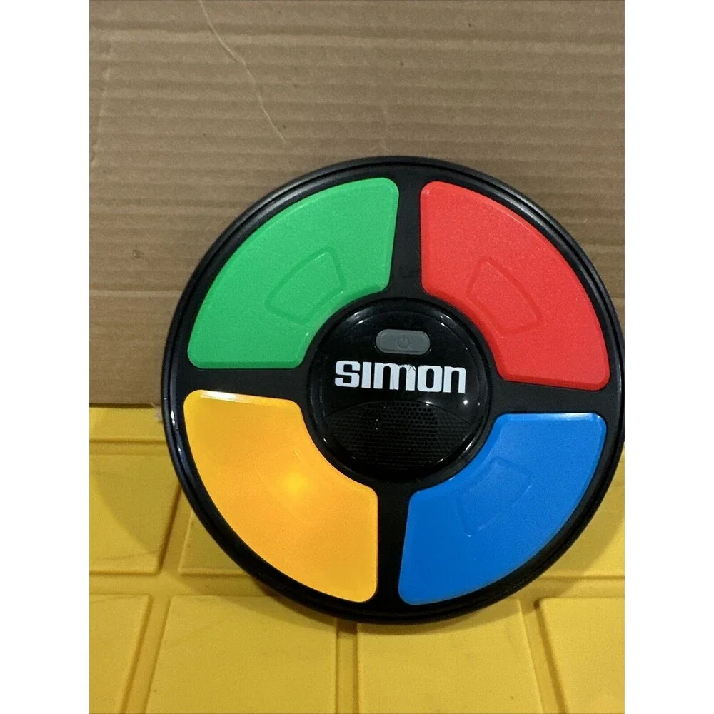 Simon Says Electronic Game Hasbro 2015 Classic Toy Tested & Working Cc7